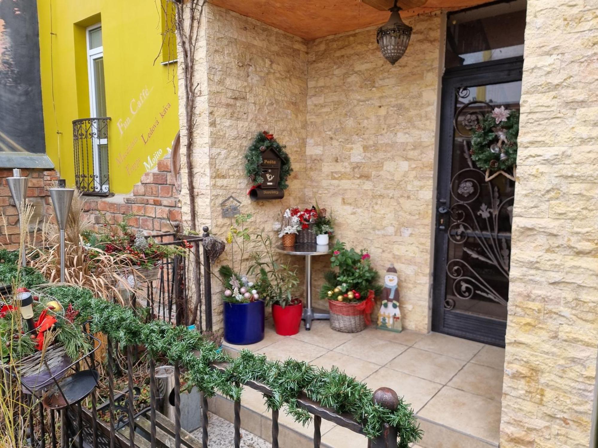 Penzion A Vino Breclav Exterior photo