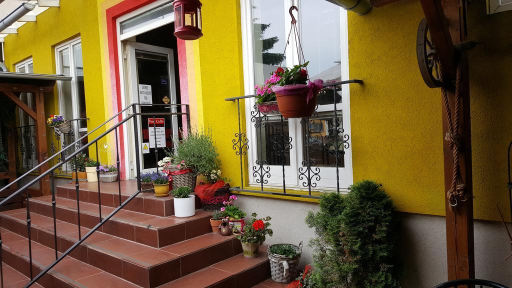 Penzion A Vino Breclav Exterior photo