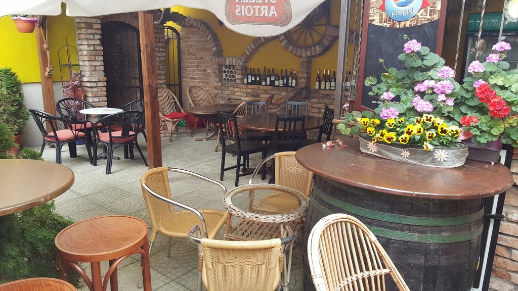 Penzion A Vino Breclav Exterior photo